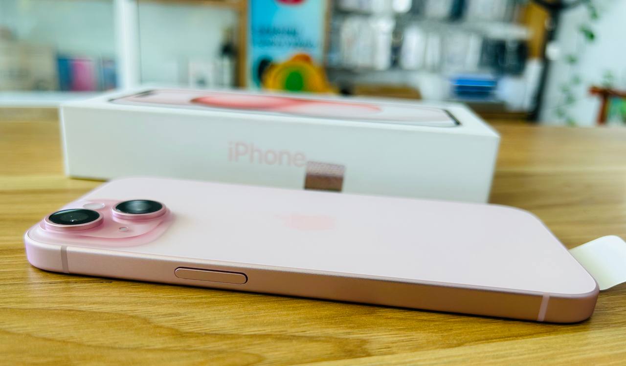 iPhone 15 (Pink)