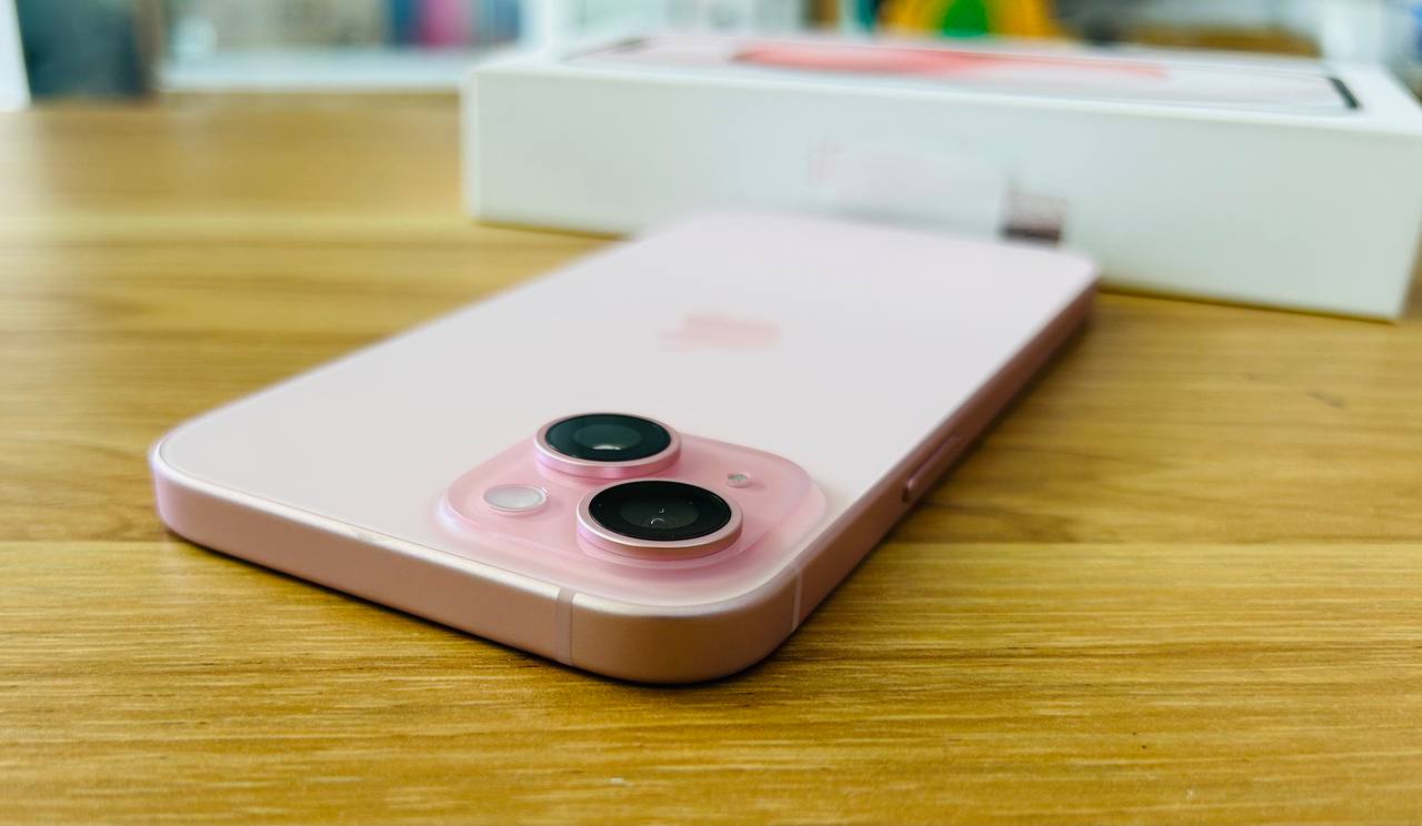iPhone 15 (Pink)